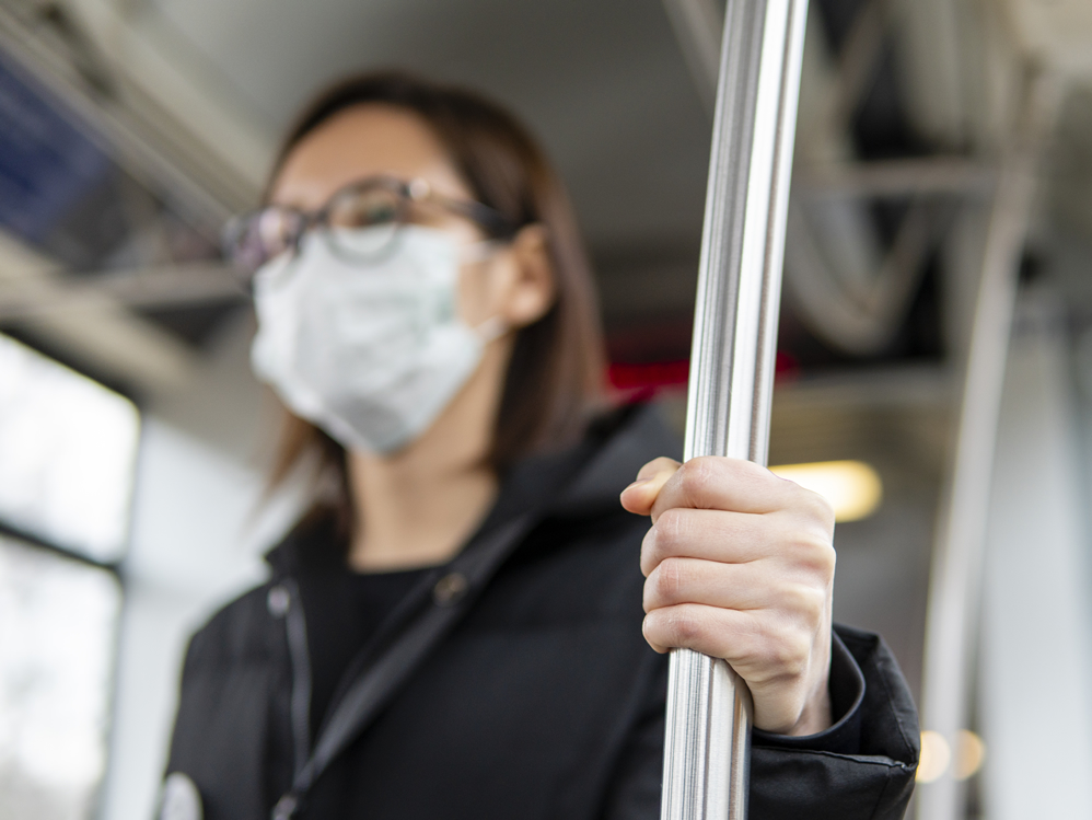 França está usando IA para verificar se as pessoas estão usando máscaras no transporte público